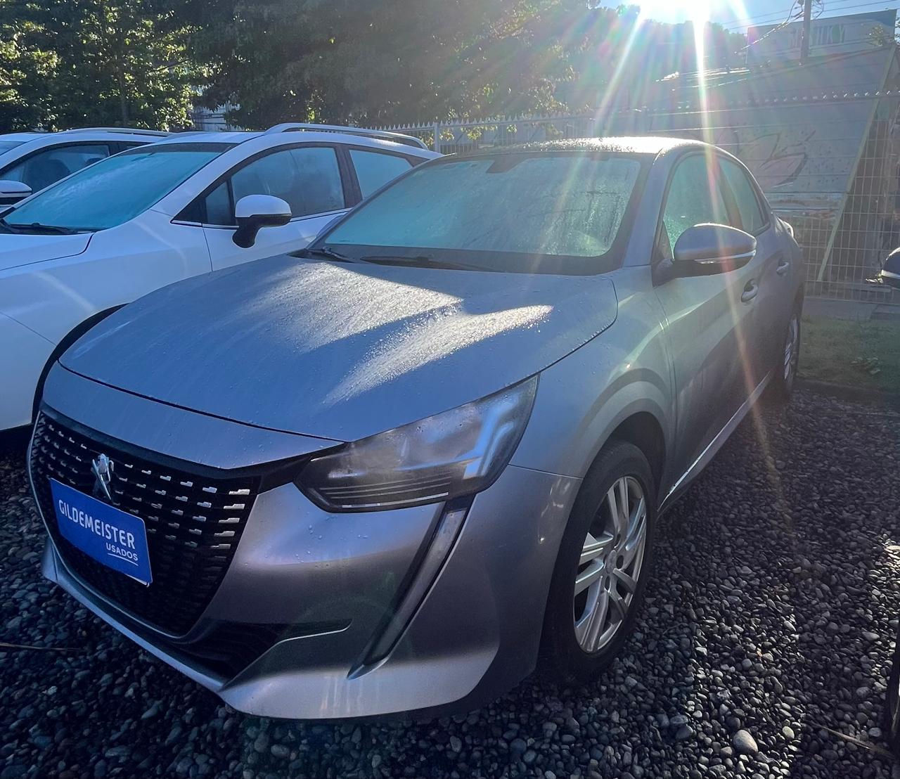 PEUGEOT 208