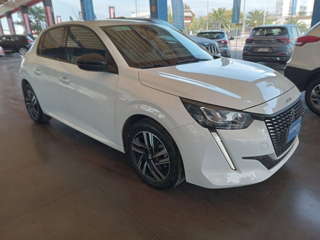 PEUGEOT 208