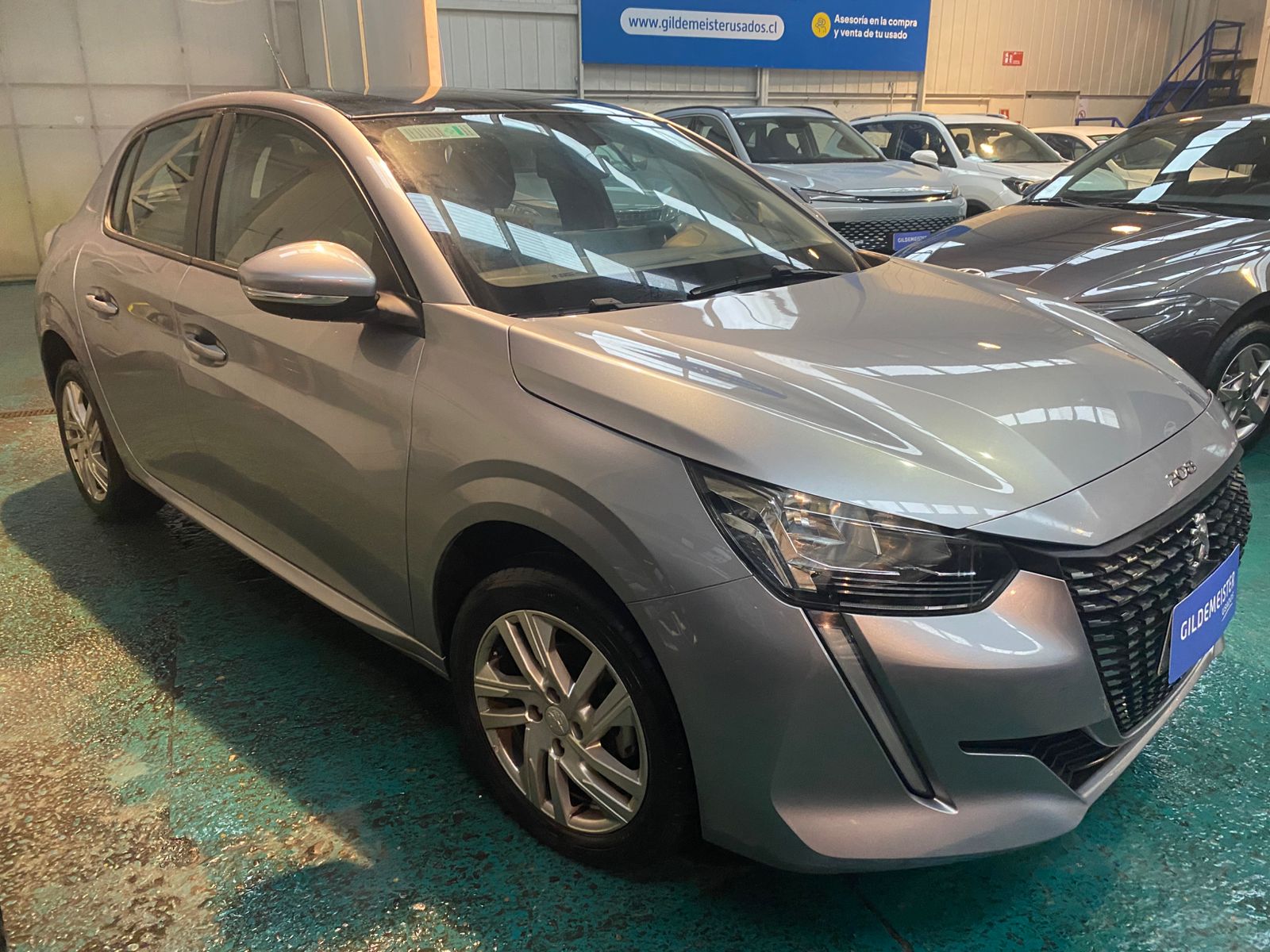 PEUGEOT 208