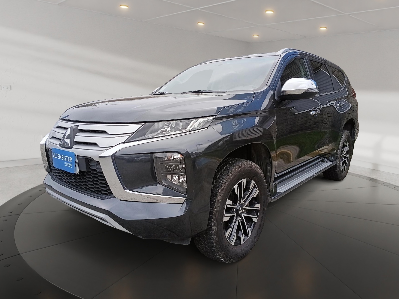 MITSUBISHI MONTERO