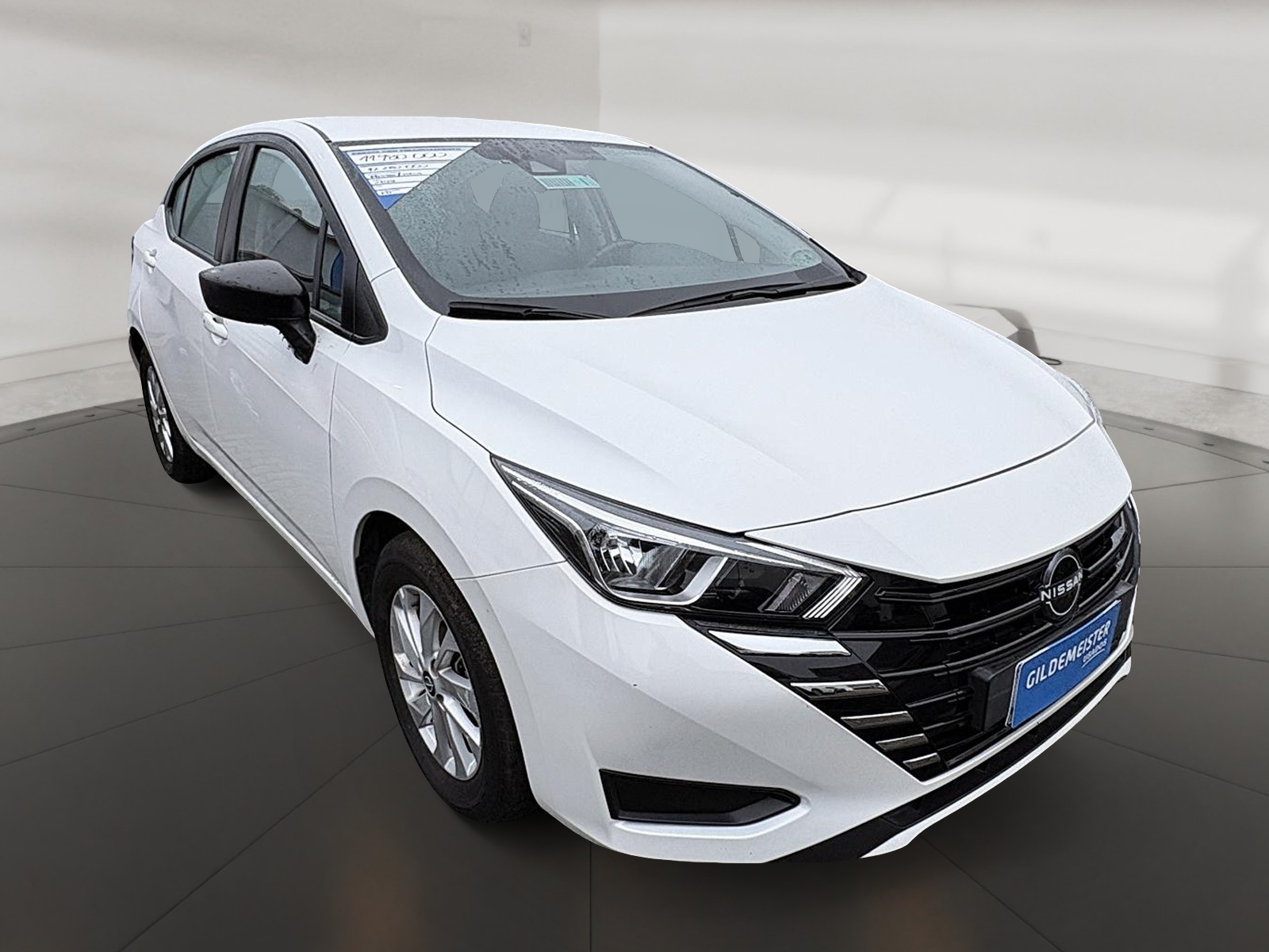 NISSAN VERSA