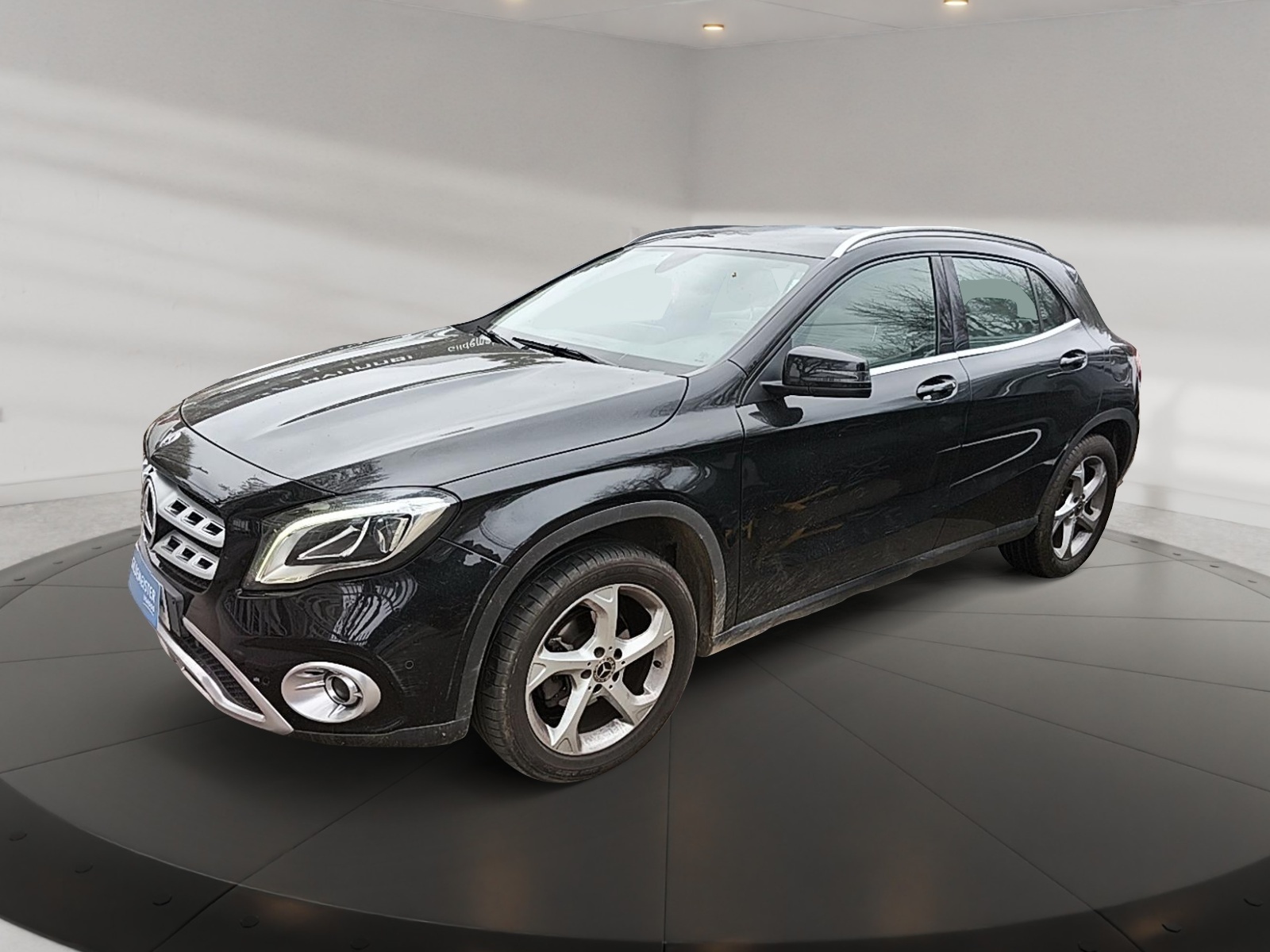 MERCEDES BENZ GLA