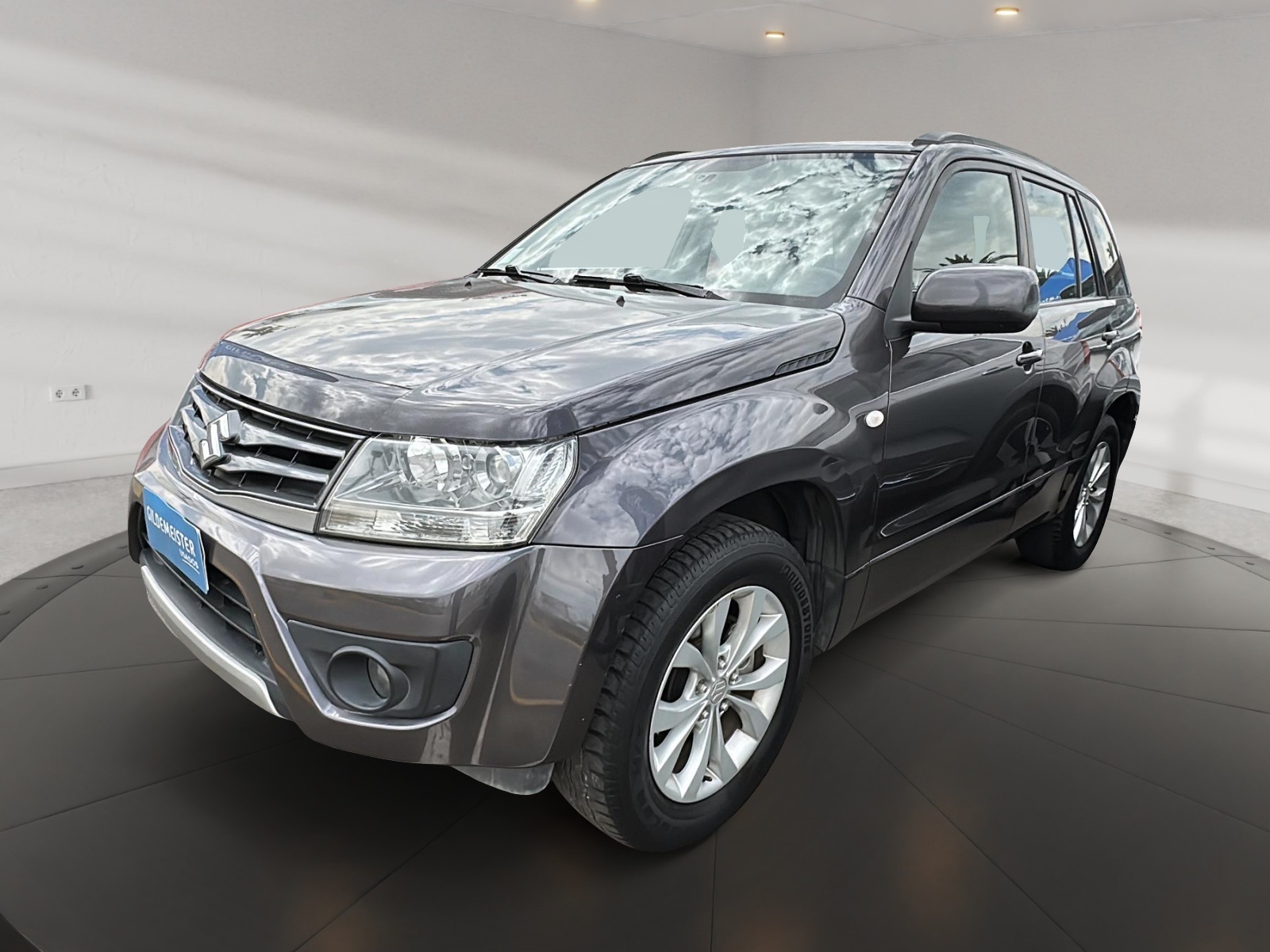 SUZUKI GRAND NOMADE